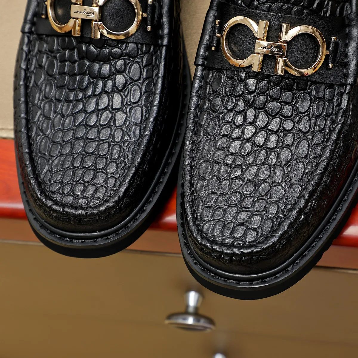 Men's shoes 💰500 Ferragamo [Ferragamo] top imported suit men's shoes 💯Original copy of the official website, product materials: selected imported embossed calfskin + luxury hardware buckle accessories ~ imported water-dyed cow 🐂 leather lining. Strong three-dimensional visual effect, original combination outsole, multiple colors available😘 Size: 38-44 (.45.46.4. Customized)